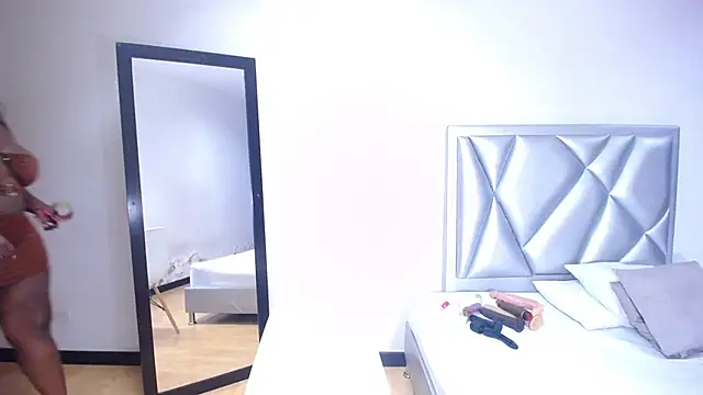 exotic karmella online show from December 14, 2024, 9:35 pm