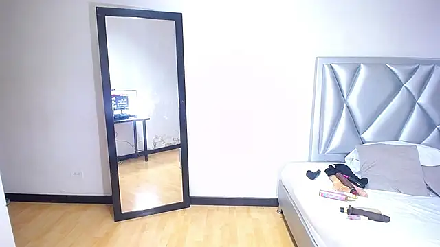 exotic karmella online show from December 24, 2024, 10:28 pm