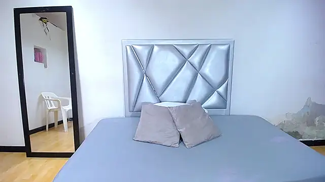 exotic karmella online show from February 18, 2025, 8:36 pm