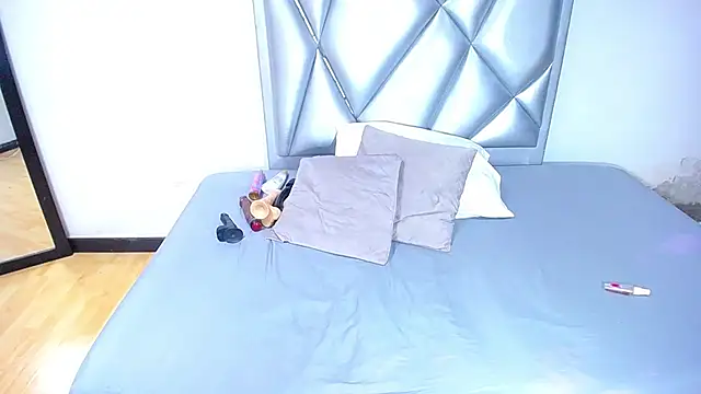 exotic karmella online show from February 19, 2025, 12:03 am