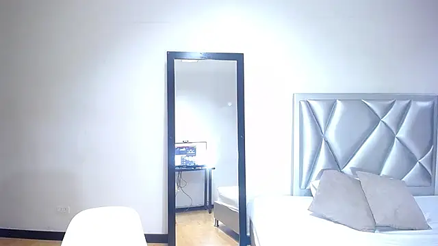 exotic karmella online show from March 11, 2025, 10:31 pm