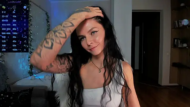 -danae- online show from January 4, 2025, 1:31 pm