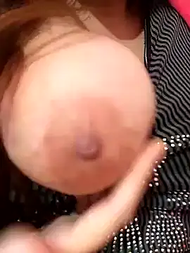 Snapshot of carmelasexy chatting on November 23, 2025, 3:45 pm carmelasexy online show from November 23, 2025, 3:45 pm