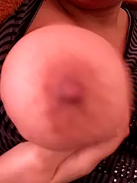 Snapshot of carmelasexy chatting on January 8, 2026, 1:02 pm carmelasexy online show from January 8, 2026, 1:02 pm