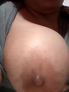 Snapshot of carmelasexy chatting on January 15, 2026, 1:43 am carmelasexy online show from January 15, 2026, 1:43 am