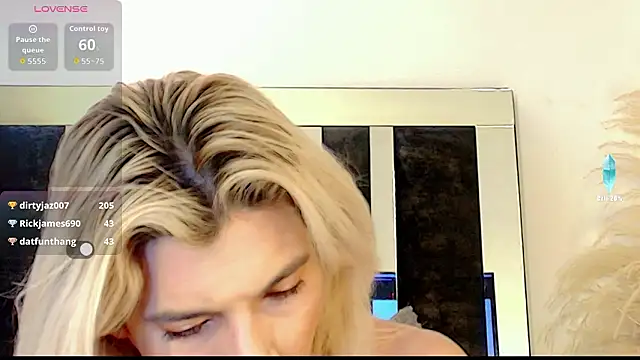 Snapshot of honey_skin chatting on February 4, 2026, 10:26 pm honey skin online show from February 4, 2026, 10:26 pm