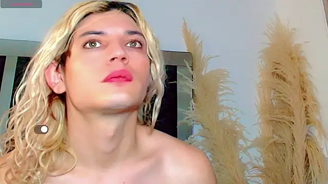 Snapshot of honey_skin chatting on February 21, 2026, 10:11 pm honey skin online show from February 21, 2026, 10:11 pm