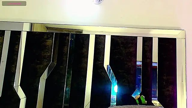 Snapshot of honey_skin chatting on March 29, 2026, 6:57 am honey skin online show from March 29, 2026, 6:57 am