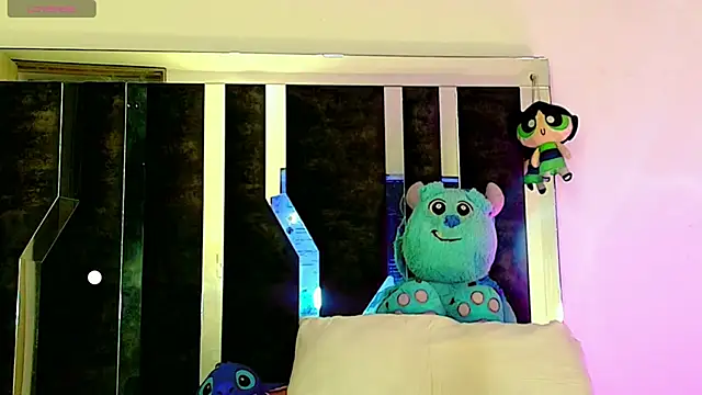 Snapshot of honey_skin chatting on April 2, 2026, 7:06 am honey skin online show from April 2, 2026, 7:06 am
