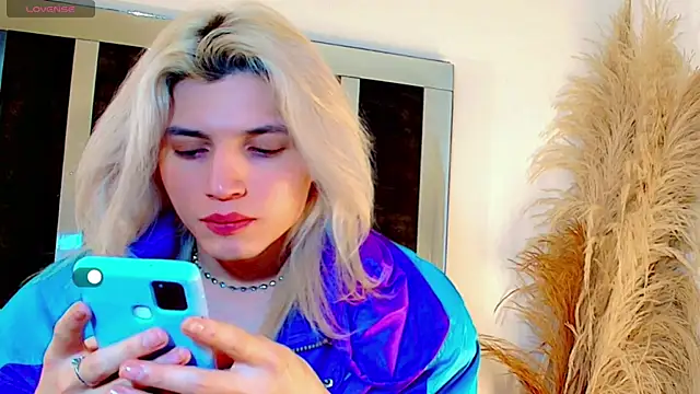 Snapshot of honey_skin chatting on April 14, 2026, 5:52 pm honey skin online show from April 14, 2026, 5:52 pm