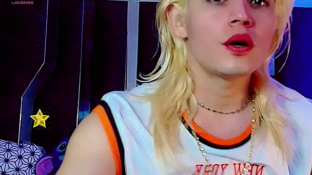 Snapshot of honey_skin chatting on May 16, 2026, 10:36 am honey skin online show from May 16, 2026, 10:36 am