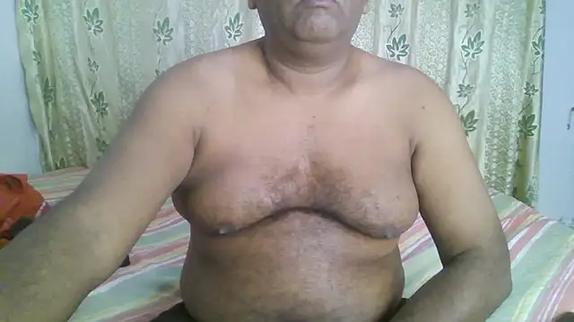 Snapshot of Beargryzzly chatting on January 19, 2025, 11:00 pm Beargryzzly online show from January 19, 2025, 11:00 pm