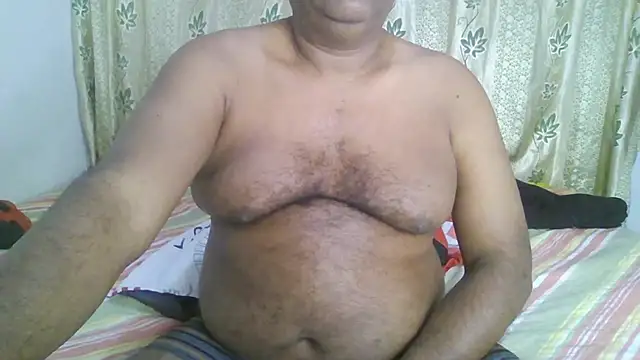 Snapshot of Beargryzzly chatting on January 23, 2025, 3:26 am Beargryzzly online show from January 23, 2025, 3:26 am