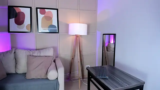 helenaduque  online show from April 10, 2026, 10:53 am