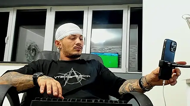 chrismaster12 online show from December 9, 2024, 12:12 am