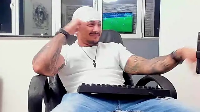 chrismaster12 online show from December 10, 2024, 8:38 pm