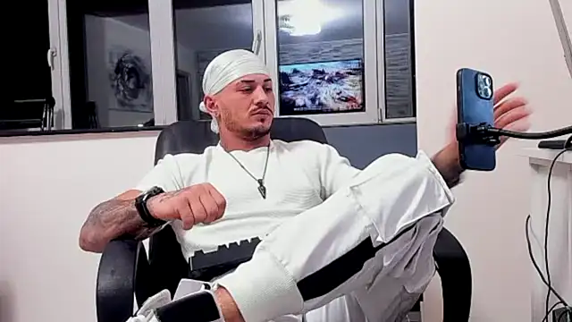 chrismaster12 online show from December 11, 2024, 7:57 pm