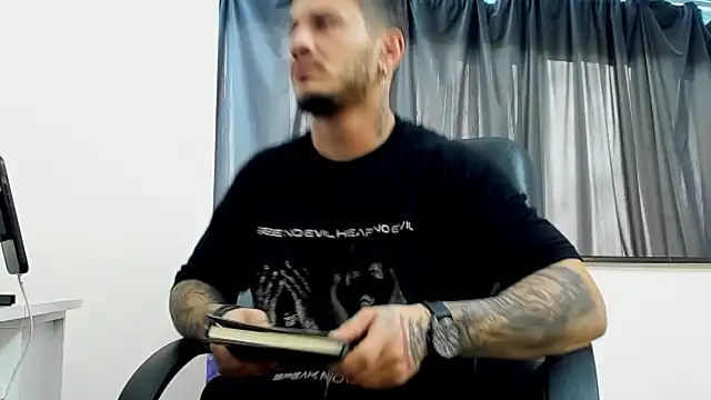 chrismaster12 online show from January 8, 2025, 7:34 am