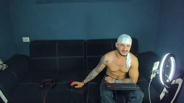 chrismaster12 online show from February 26, 2025, 11:37 pm