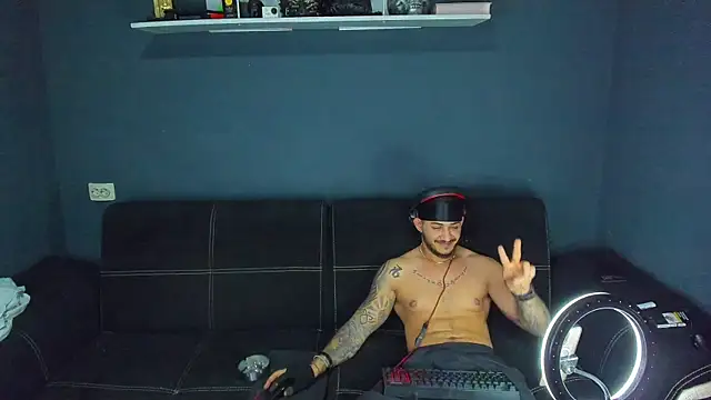 chrismaster12 online show from February 28, 2025, 1:47 am