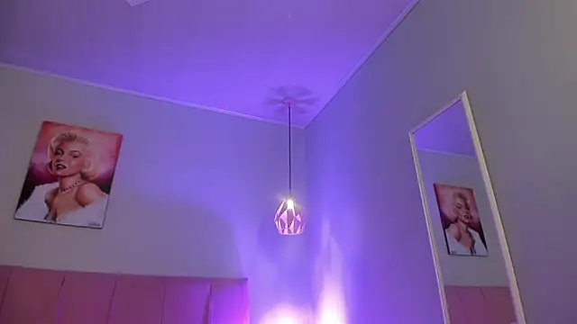 ScarletGV online show from December 2, 2025, 4:40 am