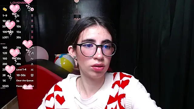 Snapshot of LenaRoses chatting on December 14, 2024, 7:03 pm LenaRoses online show from December 14, 2024, 7:03 pm