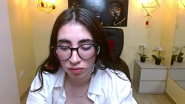 Snapshot of LenaRoses chatting on February 28, 2025, 10:06 pm LenaRoses online show from February 28, 2025, 10:06 pm