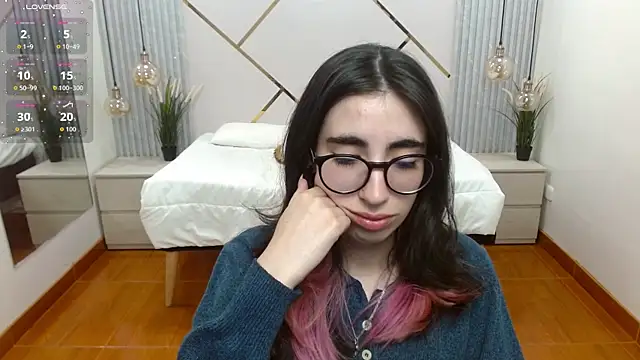 Snapshot of LenaRoses chatting on September 19, 2025, 7:25 pm LenaRoses online show from September 19, 2025, 7:25 pm