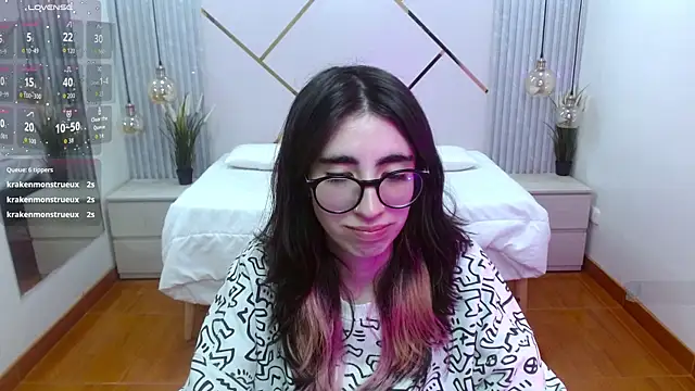 Snapshot of LenaRoses chatting on October 16, 2025, 8:32 pm LenaRoses online show from October 16, 2025, 8:32 pm