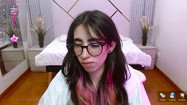 Snapshot of LenaRoses chatting on November 6, 2025, 12:50 pm LenaRoses online show from November 6, 2025, 12:50 pm