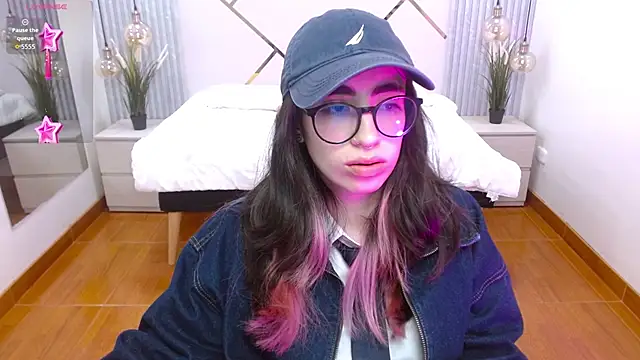 Snapshot of LenaRoses chatting on November 8, 2025, 1:22 pm LenaRoses online show from November 8, 2025, 1:22 pm