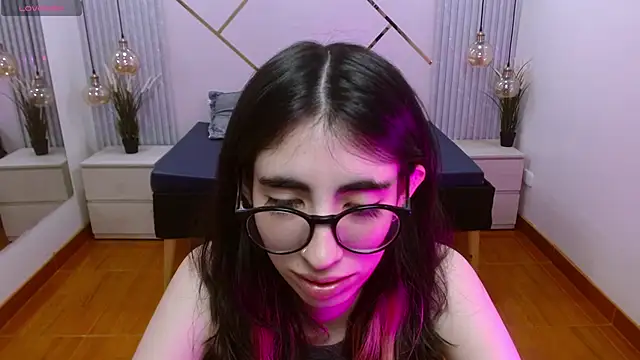 LenaRoses online show from November 21, 2025, 2:05 pm