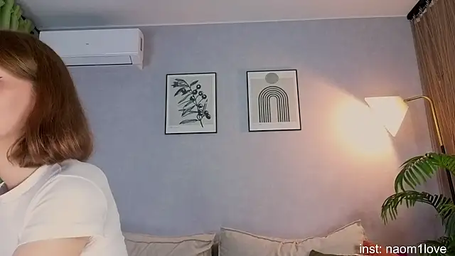 Snapshot of Naomi_Girly chatting on July 1, 2026, 6:18 pm Naomi Girly online show from July 1, 2026, 6:18 pm