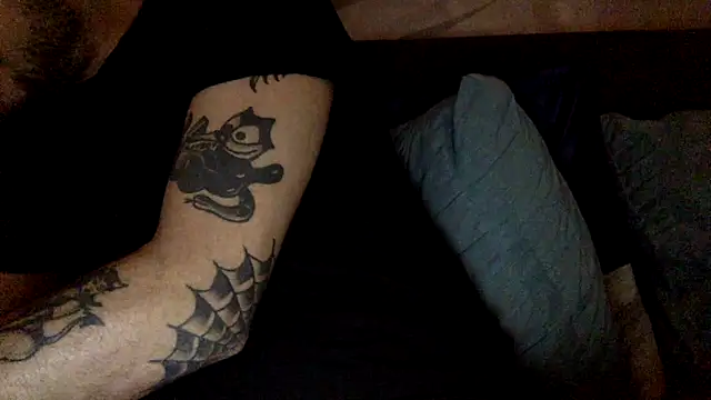 Snapshot of Xslk101 chatting on February 19, 2025, 5:05 am Xslk101 online show from February 19, 2025, 5:05 am