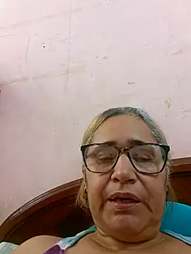 Snapshot of _candi chatting on October 4, 2025, 2:15 pm candi online show from October 4, 2025, 2:15 pm