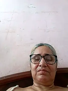 Snapshot of _candi chatting on October 30, 2025, 3:24 pm candi online show from October 30, 2025, 3:24 pm