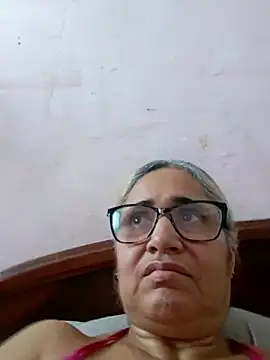 Snapshot of _candi chatting on October 31, 2025, 5:36 pm candi online show from October 31, 2025, 5:36 pm