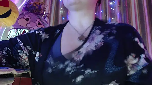 amorelara online show from May 3, 2026, 8:31 am