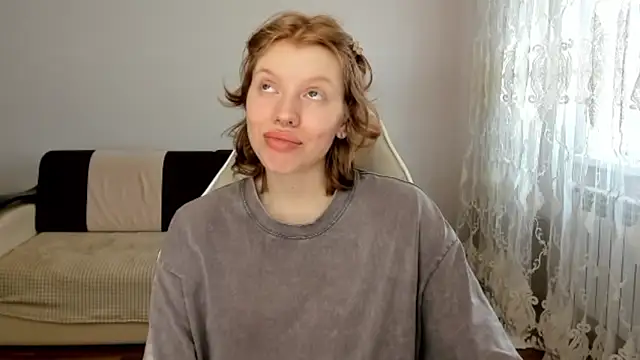 Snapshot of StellaDavis chatting on April 14, 2026, 9:04 am StellaDavis online show from April 14, 2026, 9:04 am