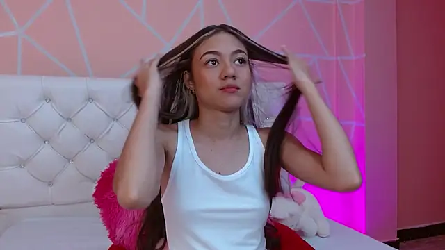 hantonella  online show from September 12, 2025, 8:09 pm