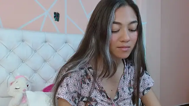 hantonella  online show from September 25, 2025, 7:28 pm