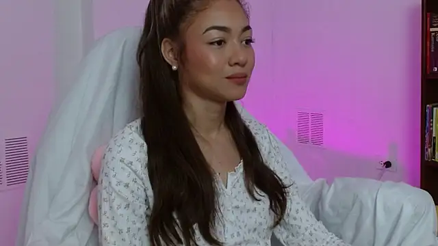 hantonella  online show from November 20, 2025, 1:11 pm