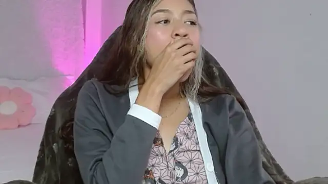 Snapshot of hantonella_ chatting on February 19, 2026, 4:14 pm hantonella online show from February 19, 2026, 4:14 pm