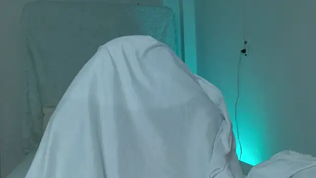 Snapshot of hantonella_ chatting on February 24, 2026, 1:53 pm hantonella online show from February 24, 2026, 1:53 pm