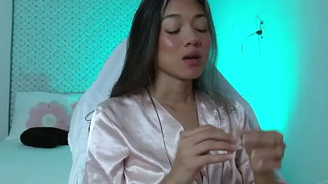 Snapshot of hantonella_ chatting on April 7, 2026, 3:23 pm hantonella online show from April 7, 2026, 3:23 pm