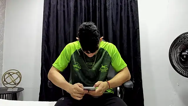 andrew rose  online show from December 6, 2024, 5:11 pm