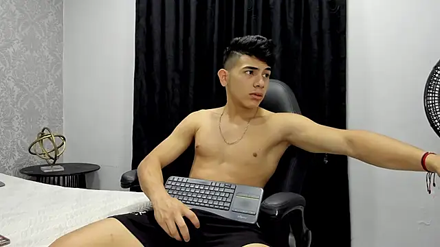 andrew rose  online show from December 12, 2024, 4:32 pm