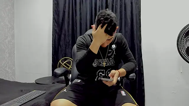 andrew rose  online show from December 26, 2024, 3:42 pm