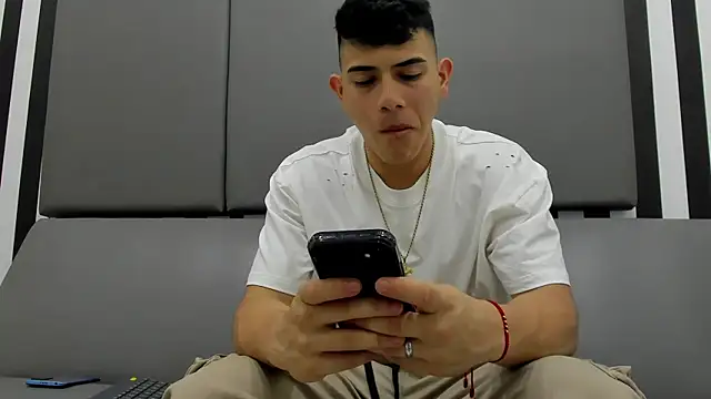 andrew rose  online show from January 10, 2025, 3:07 am