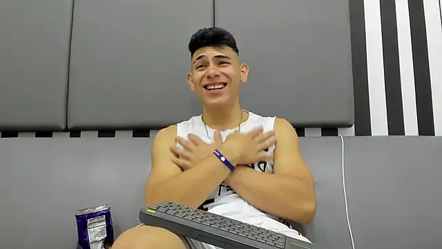 andrew rose  online show from February 4, 2025, 5:42 am